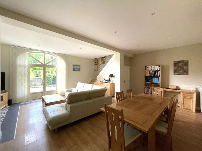 Image No.6-5 Bed House for sale