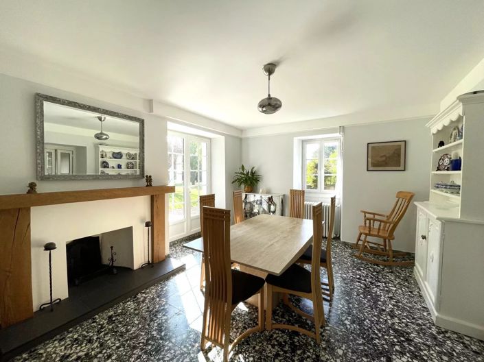 Image No.8-5 Bed House for sale