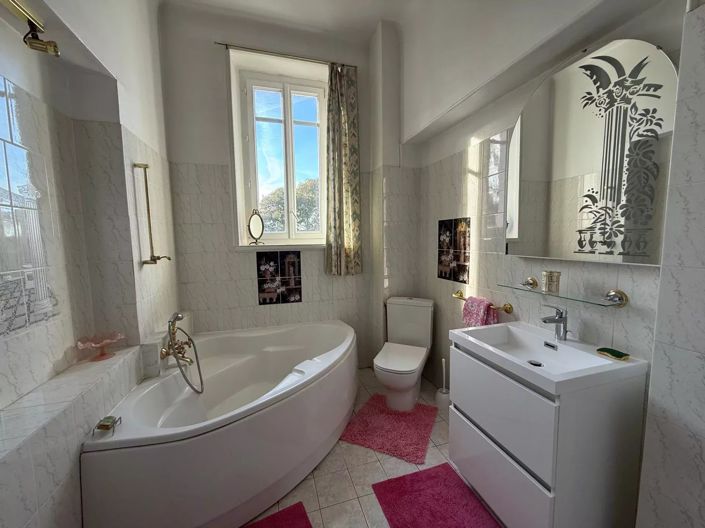 Image No.10-8 Bed House for sale