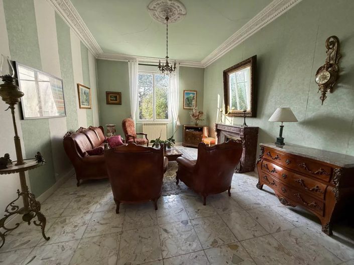 Image No.5-8 Bed House for sale