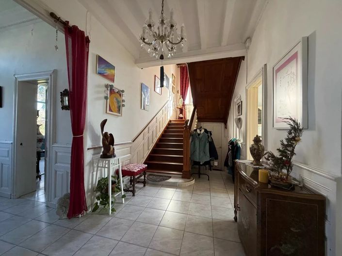 Image No.8-8 Bed House for sale