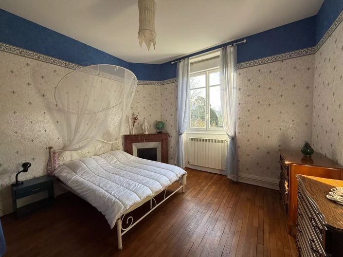 Image No.9-8 Bed House for sale