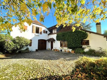 1 - Pyrenees-Atlantiques, House