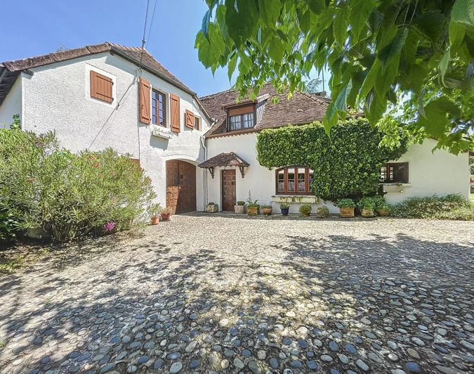 Image No.1-4 Bed House for sale