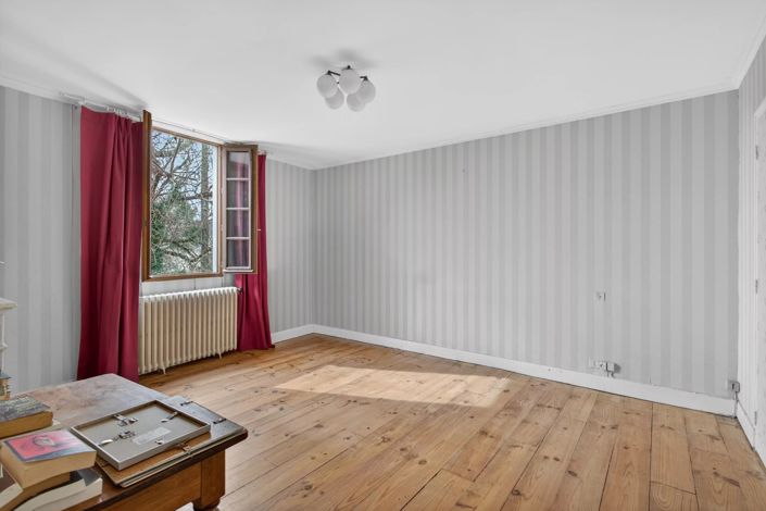 Image No.10-4 Bed House for sale