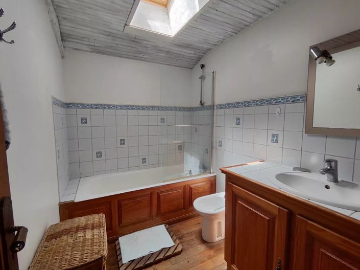 Image No.28-7 Bed House for sale