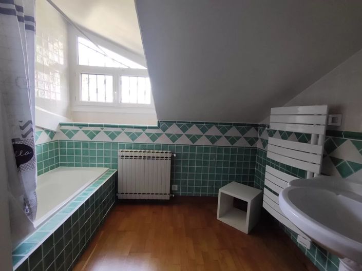 Image No.11-5 Bed House for sale