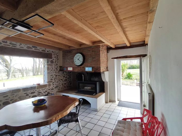 Image No.8-5 Bed House for sale