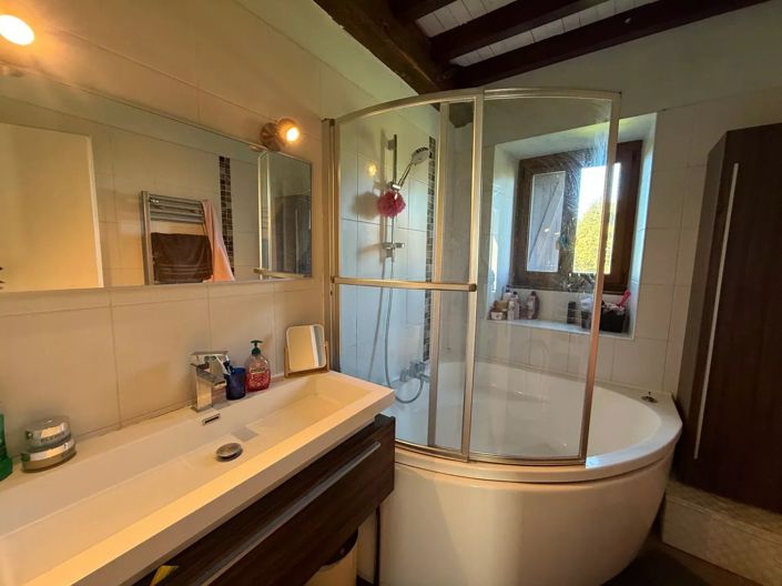 Image No.8-4 Bed House for sale