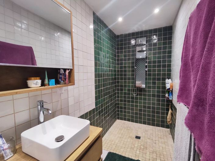 Image No.11-3 Bed House for sale