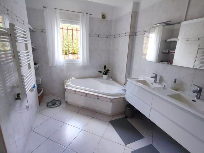 Image No.13-4 Bed House for sale