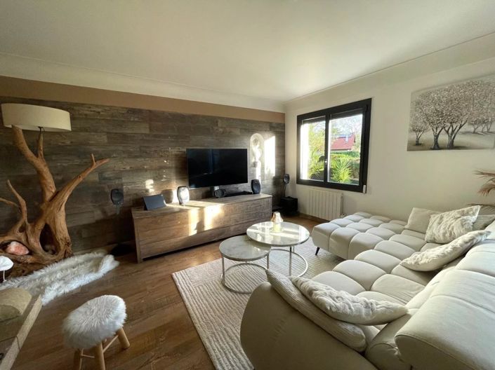 Image No.3-4 Bed House for sale