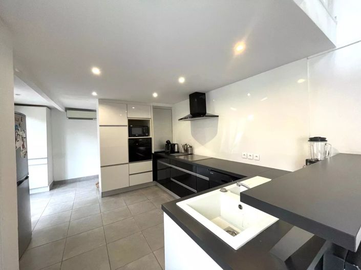 Image No.3-3 Bed House for sale