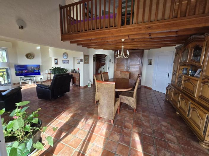 Image No.7-3 Bed House for sale