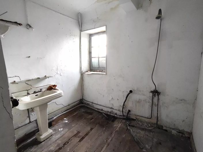 Image No.12-4 Bed House for sale