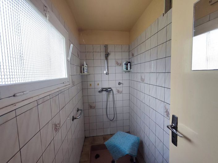 Image No.8-6 Bed House for sale