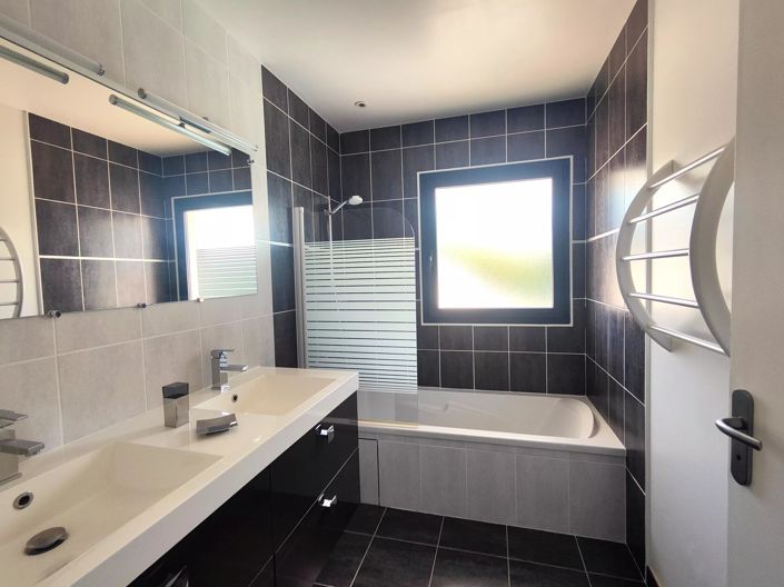 Image No.18-4 Bed House for sale