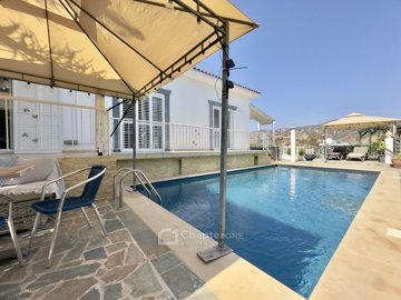 Bungalow For Sale  in  Peyia