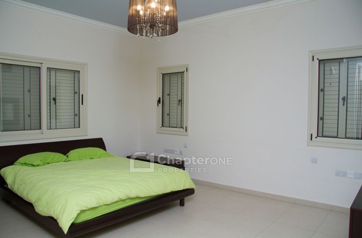 Image No.2-8 Bed Villa for sale