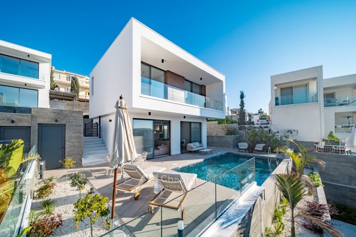 Image No.1-3 Bed Villa for sale