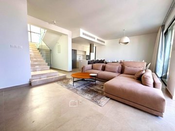 Detached Villa For Sale  in  Chlorakas