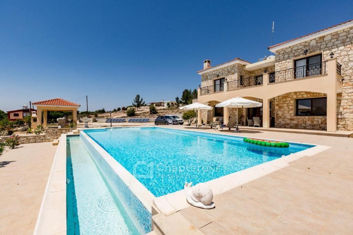 Image No.3-Villa de 5 chambres à vendre à Thrinia