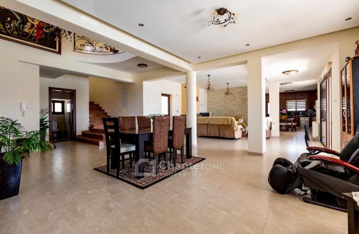 Image No.7-Villa de 5 chambres à vendre à Thrinia