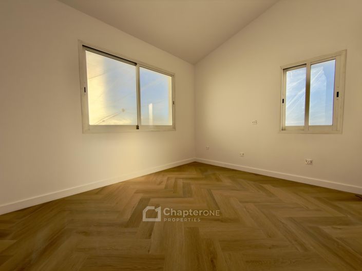 Image No.11-2 Bed Townhouse for sale