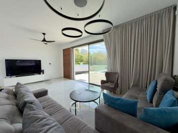 Detached Villa For Sale  in  Chlorakas