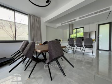 Detached Villa For Sale  in  Chlorakas