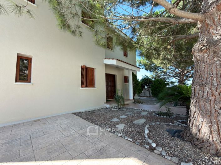 Image No.3-Villa de 4 chambres à vendre à Tsada