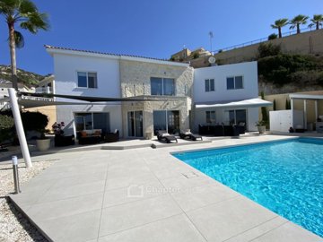 Detached Villa For Sale  in  Peyia