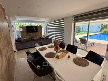 Detached Villa For Sale  in  Peyia - Coral Bay