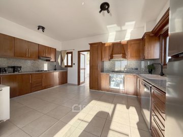 Detached Villa For Sale  in  Tsada