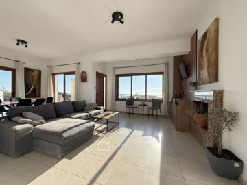 Detached Villa For Sale  in  Tsada