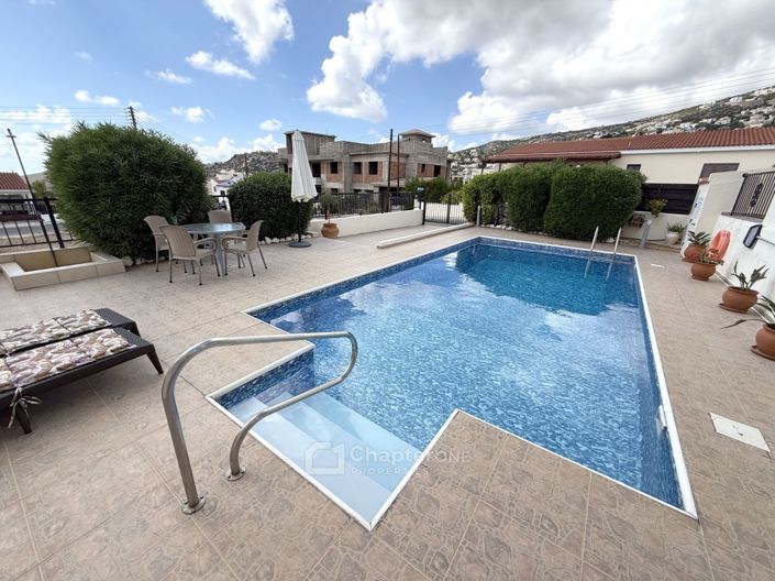Image No.16-2 Bed Townhouse for sale