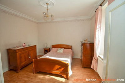 huis-met-schuren-zwembad-en-15-hectare-4large