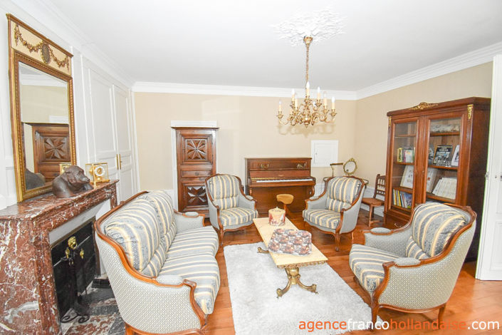 Image No.6-8 Bed House for sale