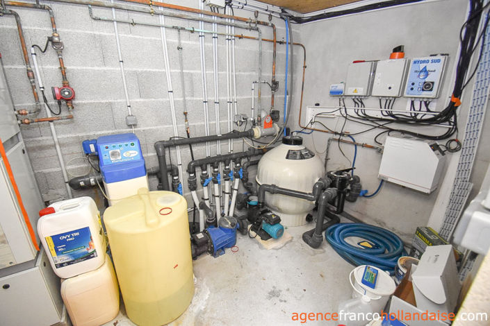 Image No.65-8 Bed House for sale