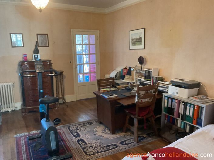 Image No.8-5 Bed House for sale