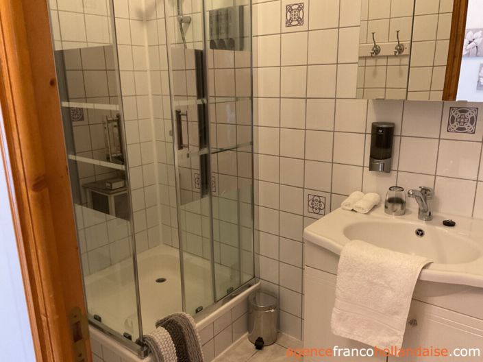 Image No.28-6 Bed House for sale