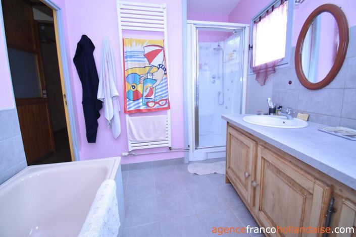 Image No.12-5 Bed House for sale