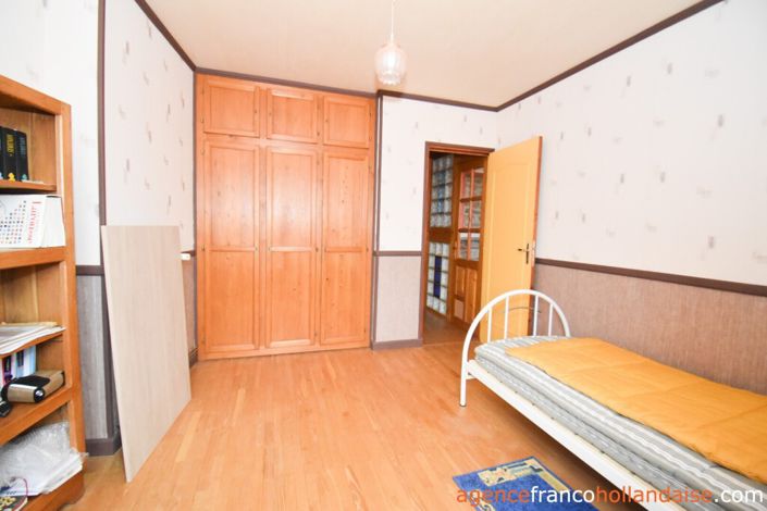 Image No.9-5 Bed House for sale