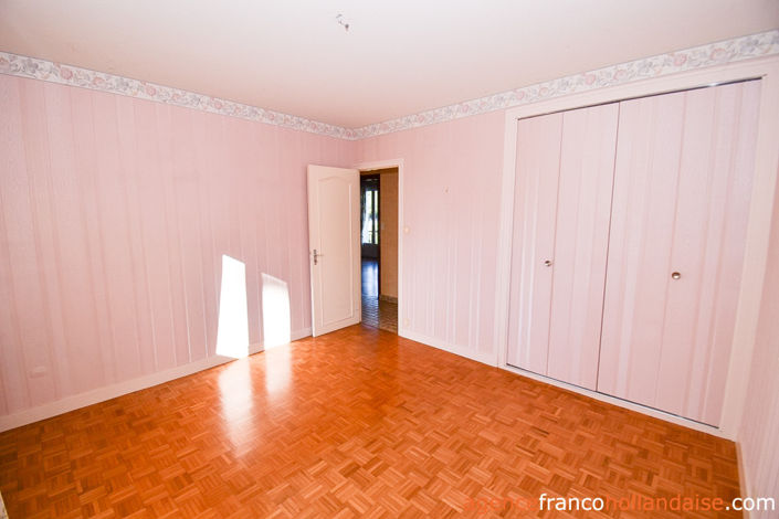 Image No.20-4 Bed House for sale