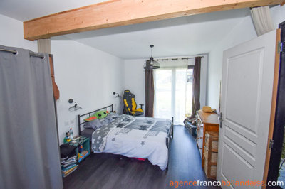 maison-rcente-avec-piscine-et-tang-27large