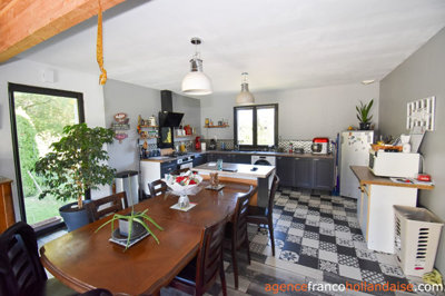 maison-rcente-avec-piscine-et-tang-21large