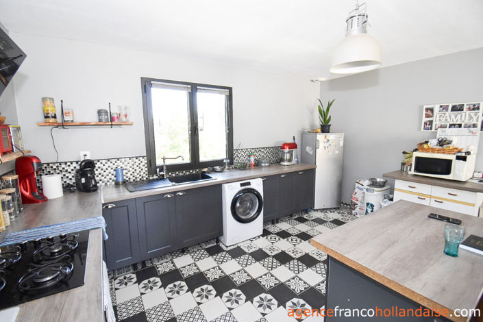 Image No.8-5 Bed House for sale