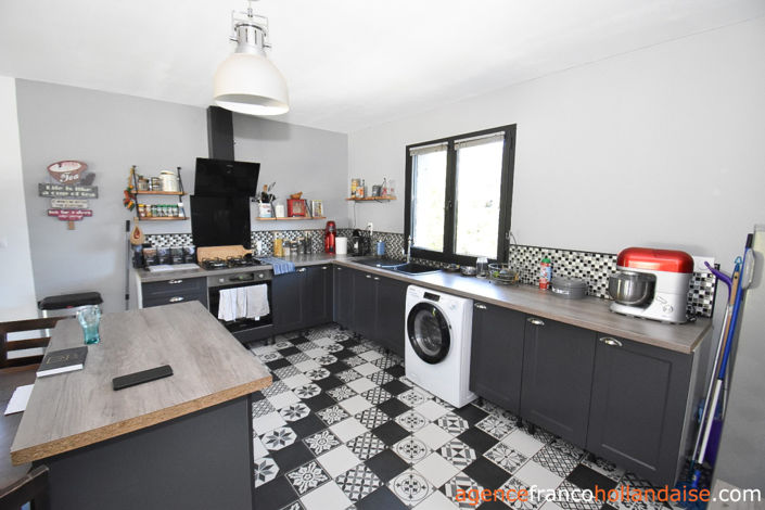 Image No.9-5 Bed House for sale