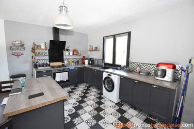 maison-rcente-avec-piscine-et-tang-25large