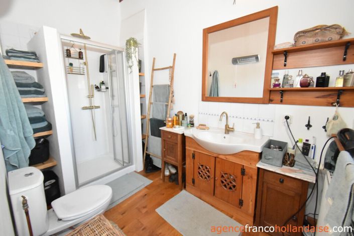 Image No.11-6 Bed House for sale